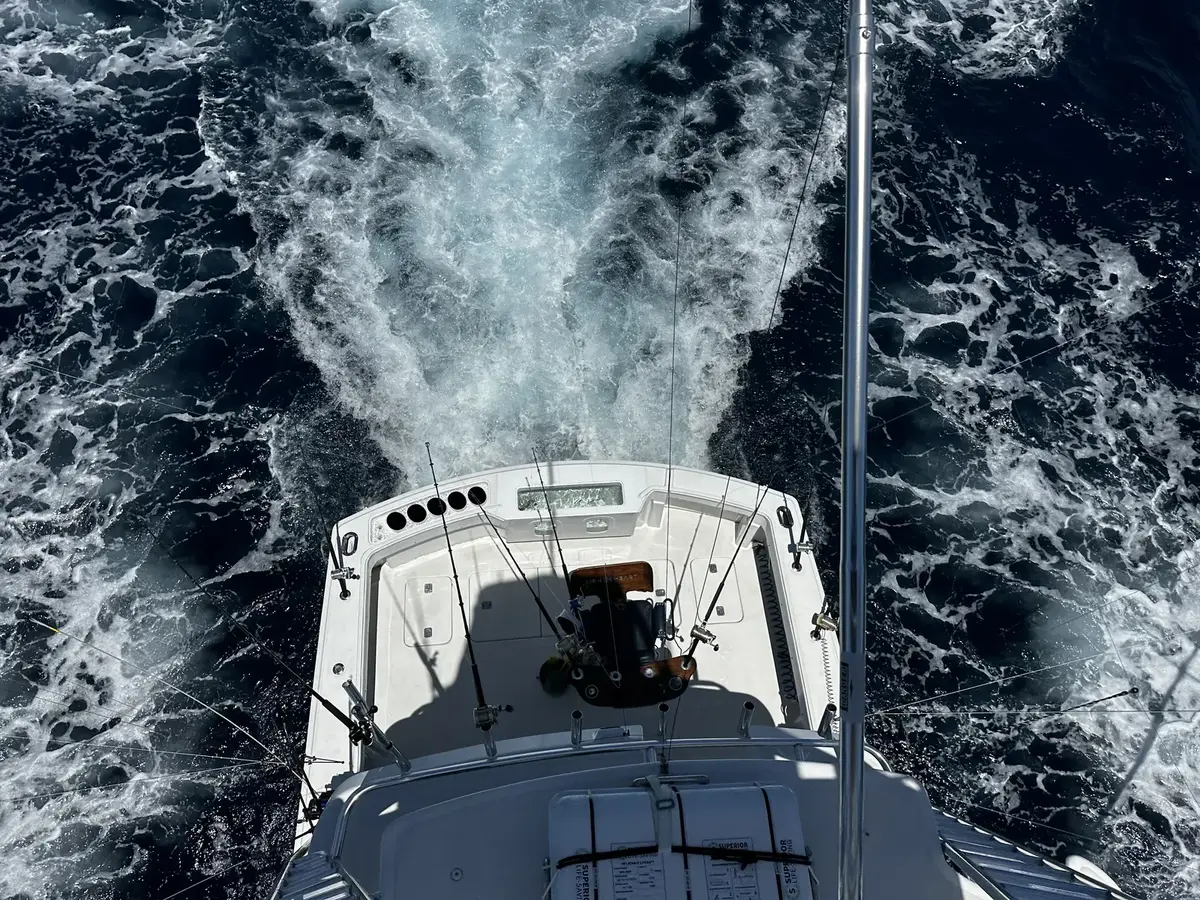 Bird's-eye of the cockpit and fighting chair underway