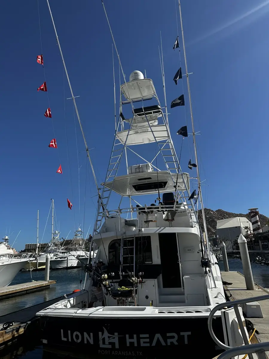 Tower and cockpit docked and tournament-rigged