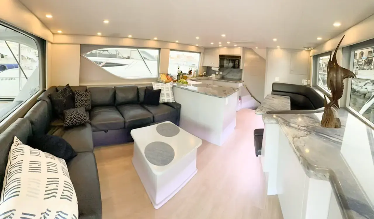 Salon of Lion Heart 60ft Hatteras